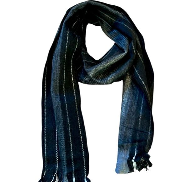 Beautiful alpaca scarf from Ecuador so soft and warm! - Picture 1 of 12